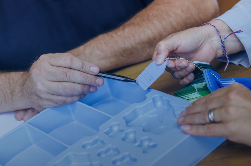 Beispielbild bei der Farb-Bemusterung für Kunststoff